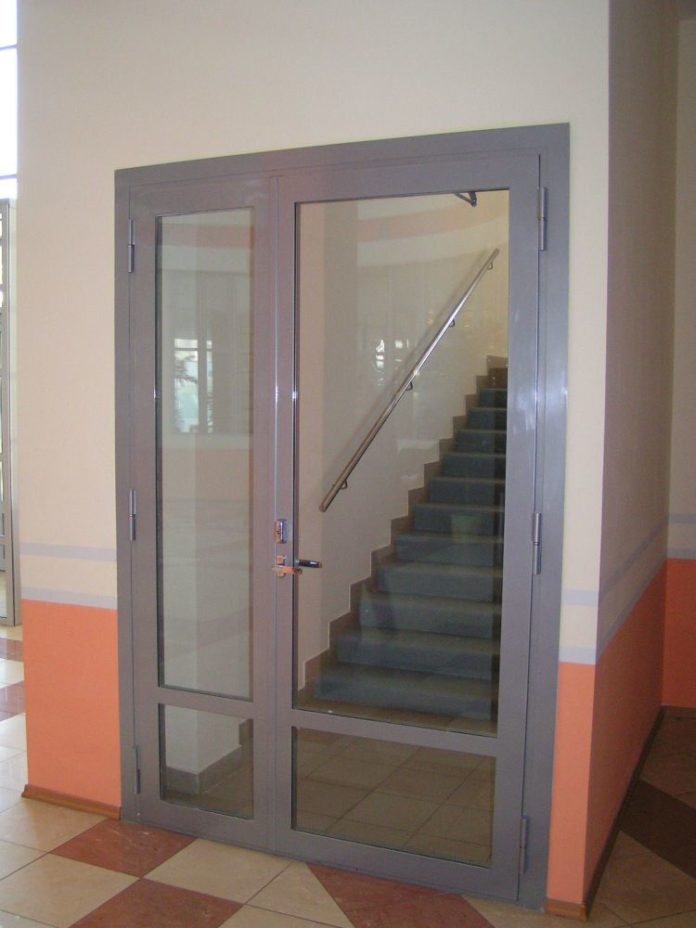 Алюминиевая дверь 1300×2000 мм. GFTD15202 Алюминиевая дверь 1300×2000 мм. GFTD15202
